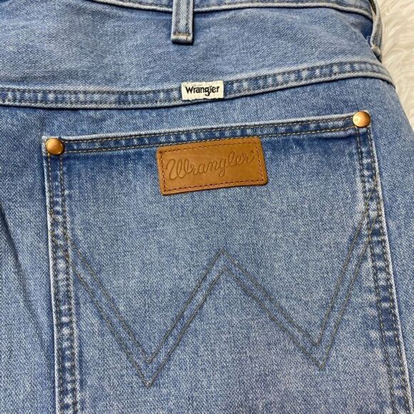 Wrangler Wrock High Rise Kicked Flare Jeans Frayed Raw Hem Size 35x27 NEW - Picture 10 of 11